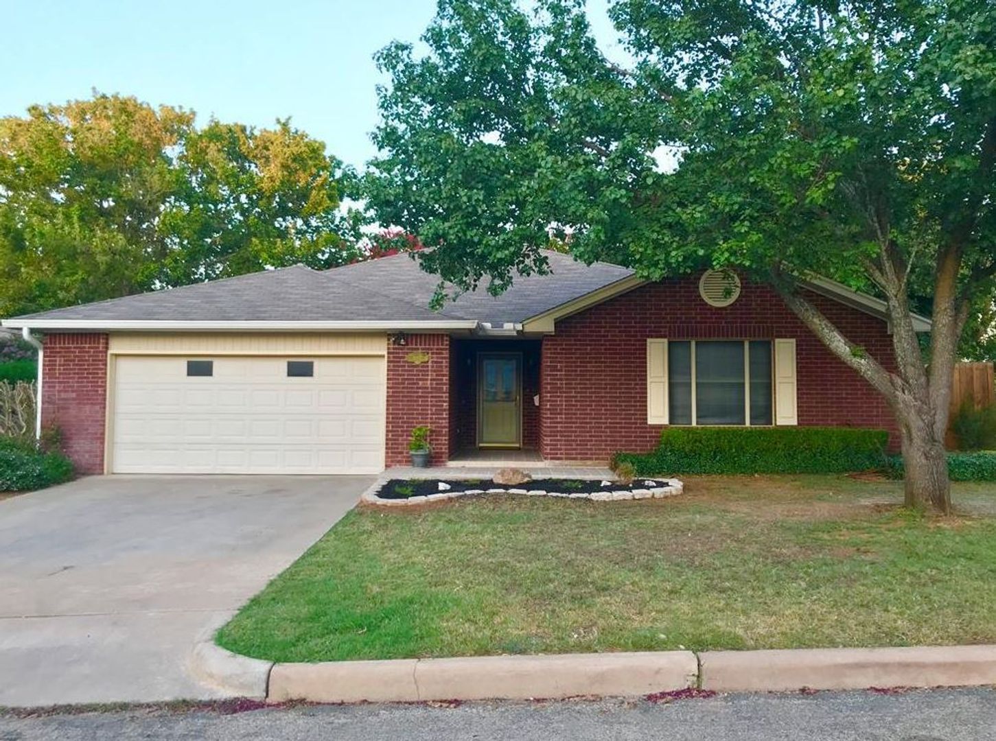 Fredericksburg House: 1003 Henrietta St.