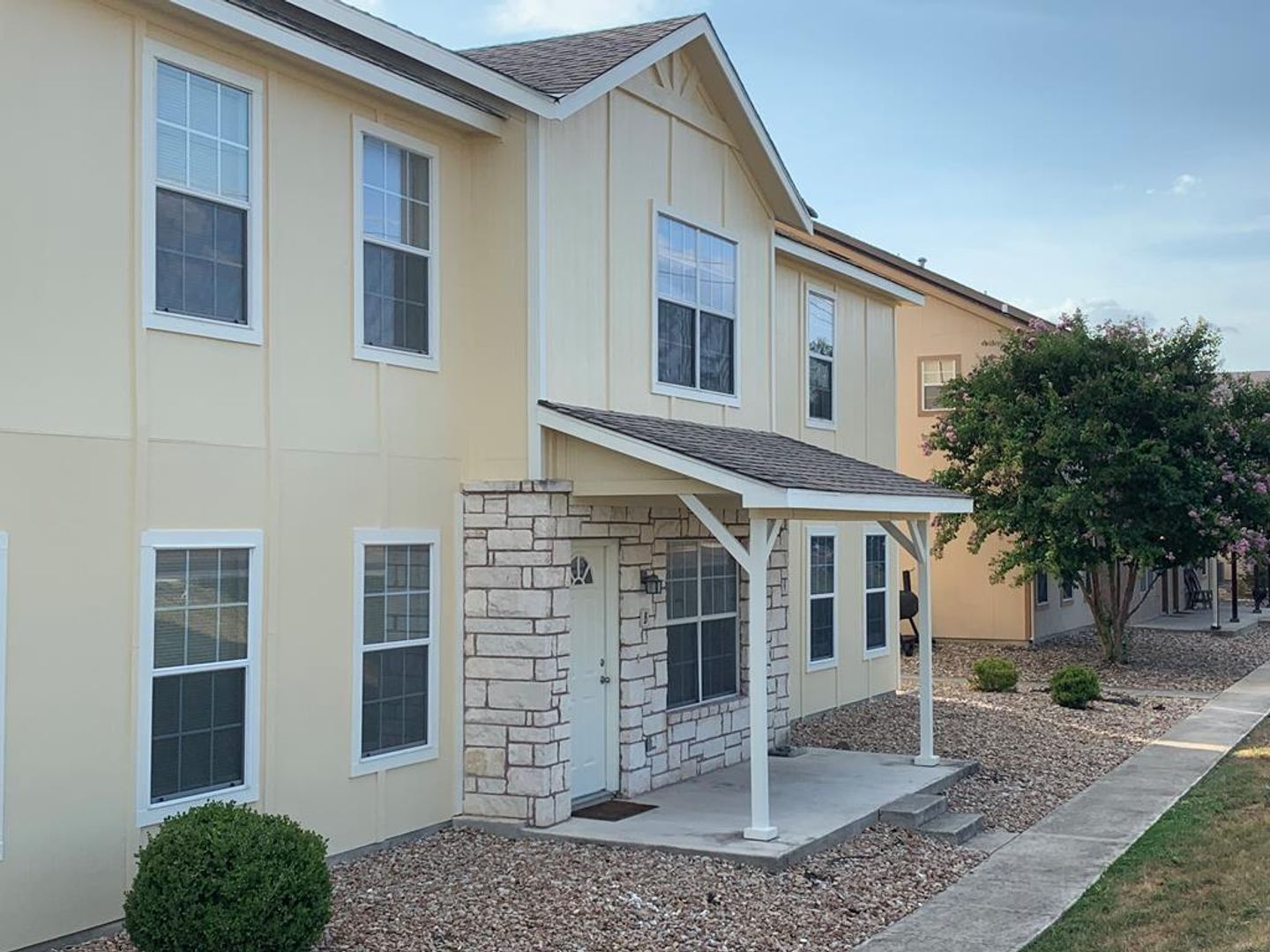 Kerrville House: 2318-B Sailing Way