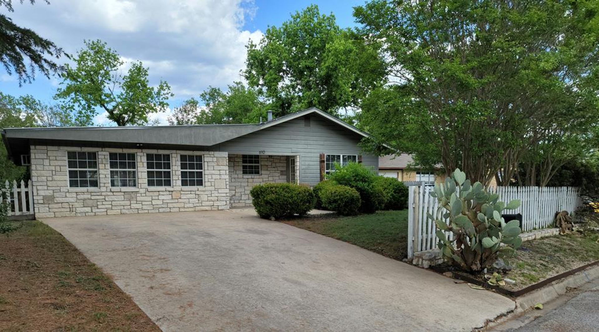 Kerrville House: 610 Rees St.