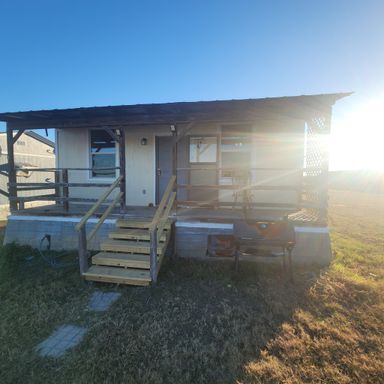 FOR LEASE!!