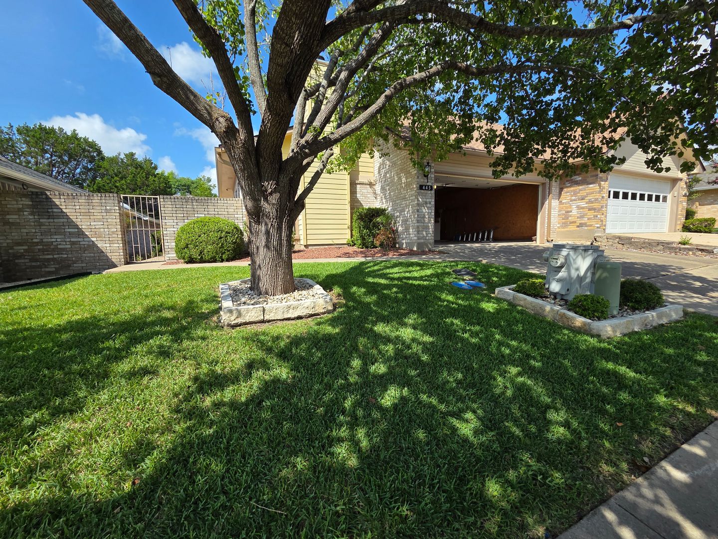 Kerrville House: 445 Florian