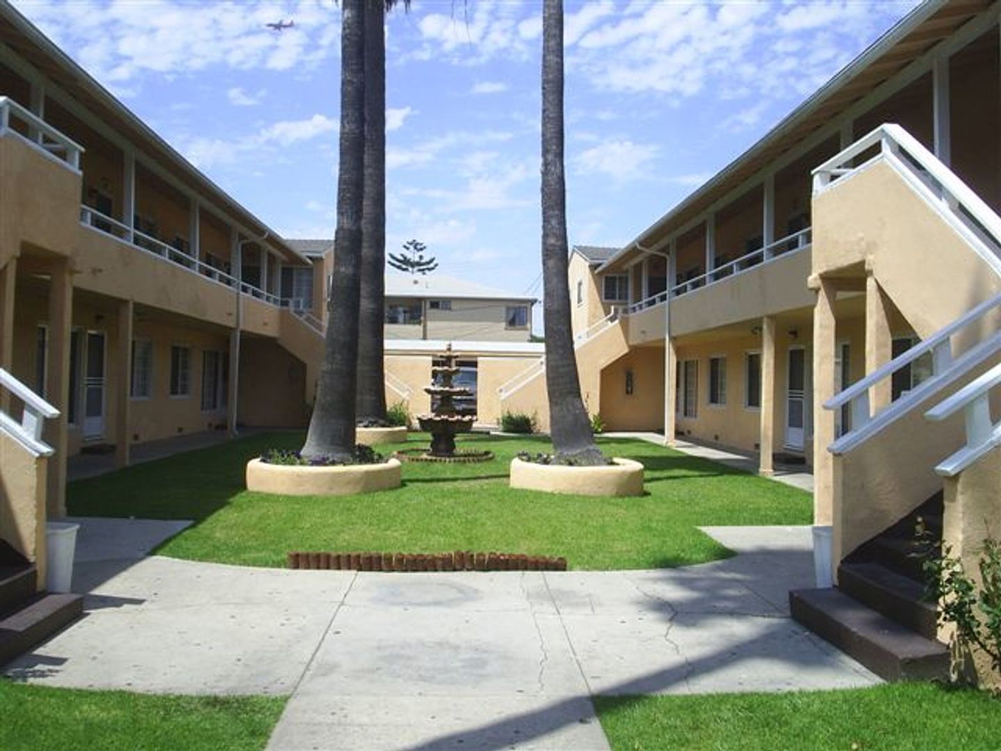 Inglewood Apartment: 717 E. Hardy St