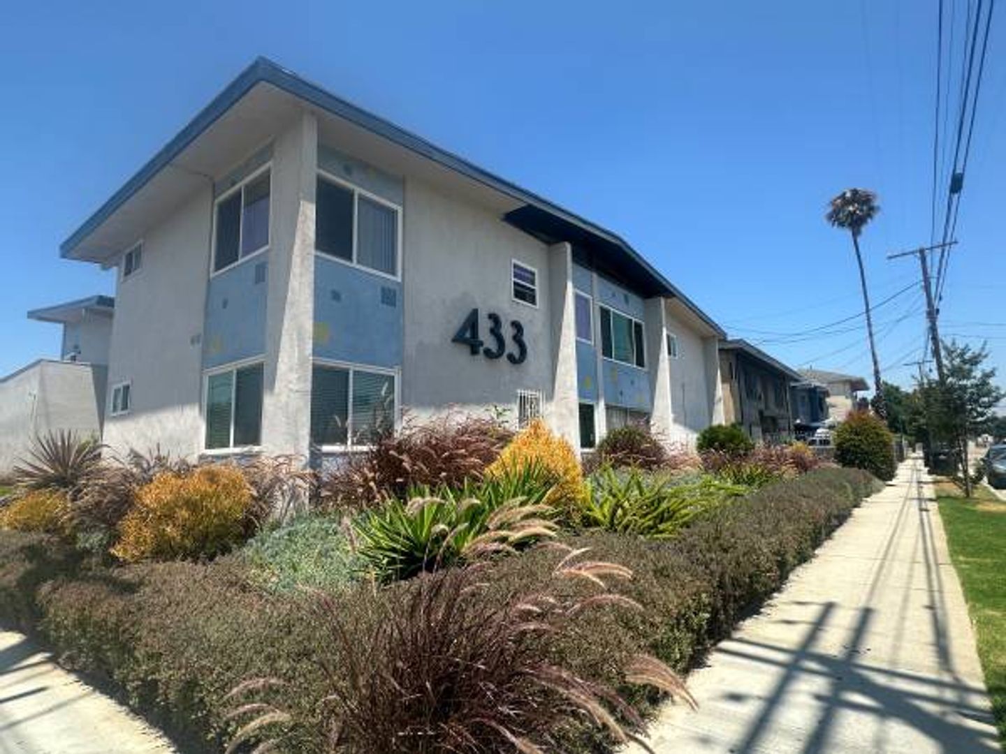 Inglewood Apartment: 433 Venice Way