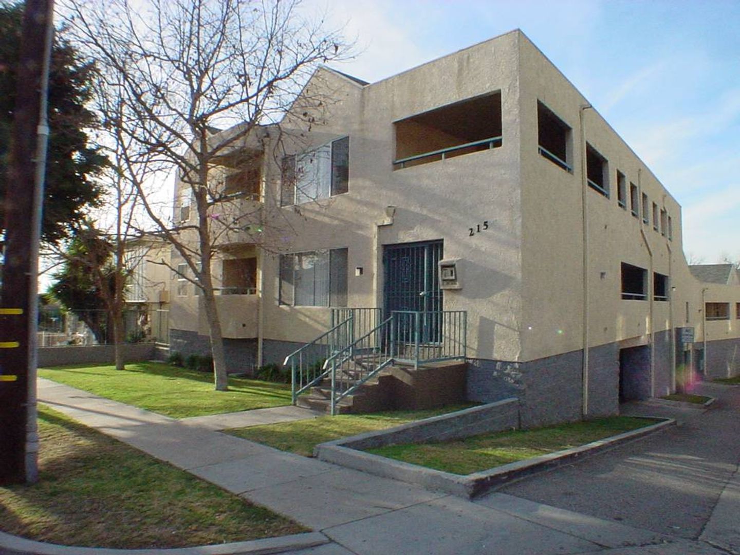 Inglewood Apartment: 215 E. Hyde Park