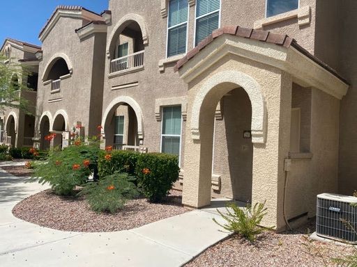 Luxurious One Bedroom Available for Immediate Move In – photo 1