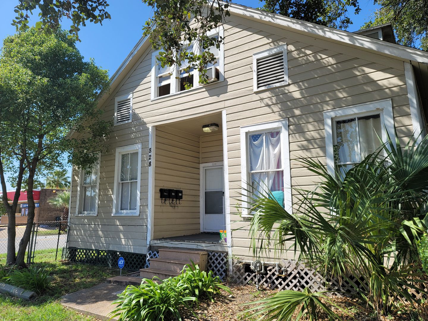 Galveston Apartment: 826 Broadway