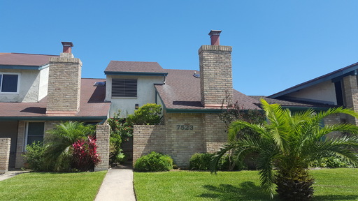 Townhouse off of 75th St. / 6 Blocks from Seawall – photo 1