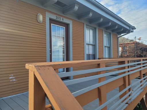 2 Bedroom Apartment – 2115 1/2 Ave. P up, Galveston, TX 77550