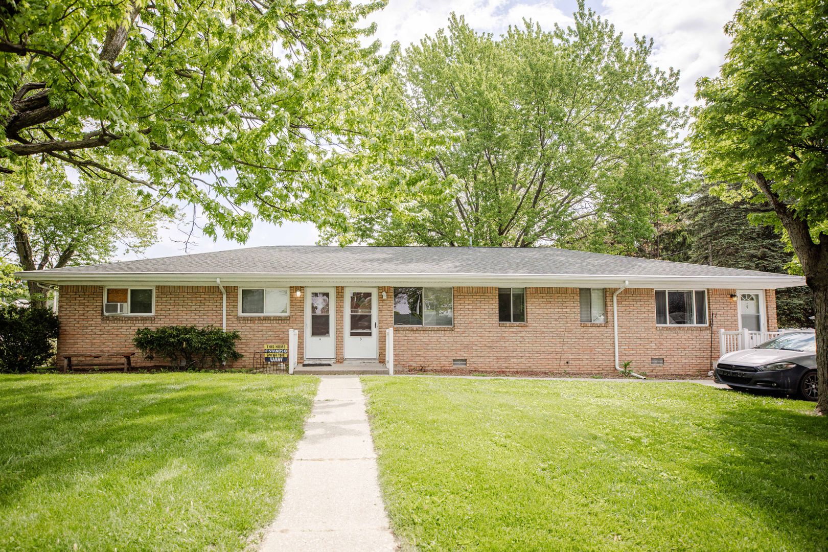Toledo Apartment: 5750 Winona Dr.
