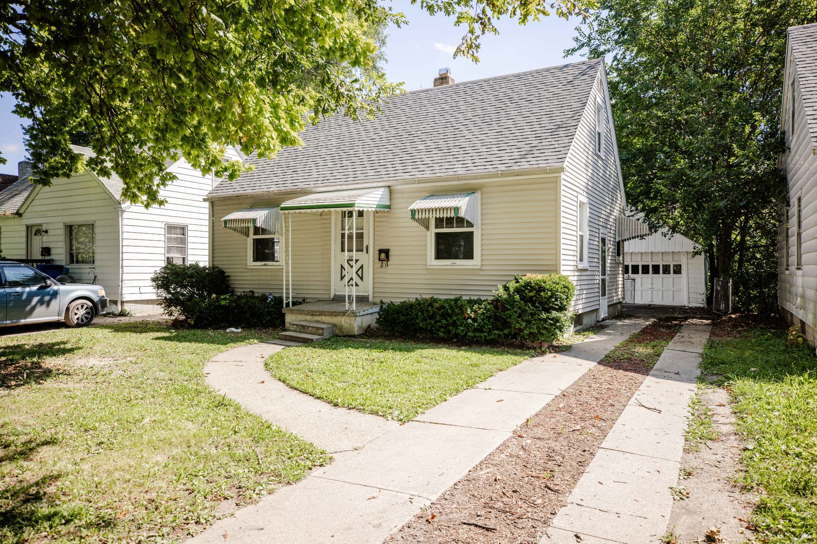 Toledo House: 3428 Beaumont Drive