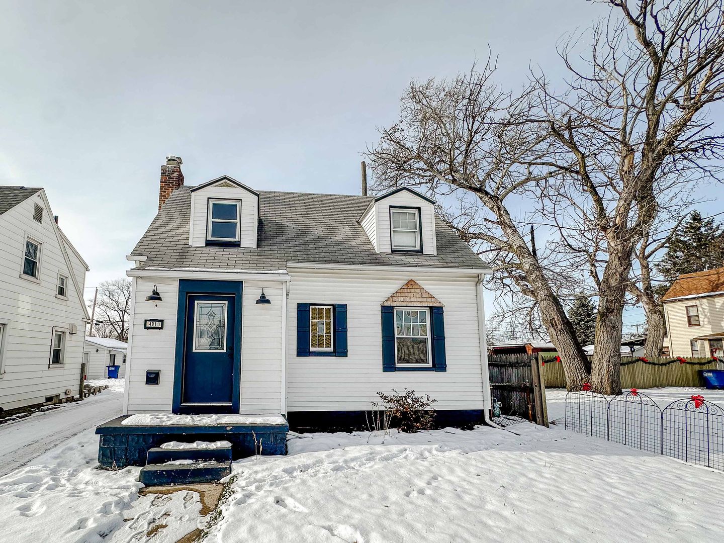 Toledo House: 4911 Douglas Road