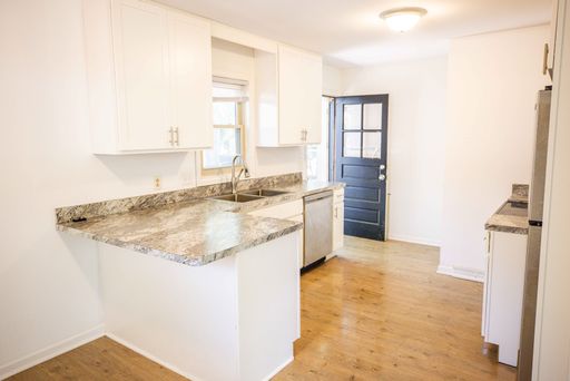 Two Bedroom Townhouse With One Car Garage and Extra Half Bath For Rent! Sylvania School District – photo 1