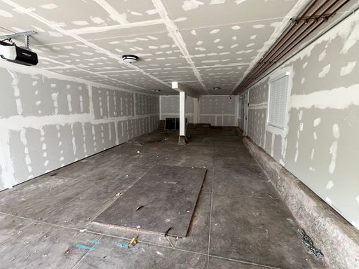 GARAGE FOR LEASE – PARKS UP TO 2-3 CARS! HUGE! – photo 1