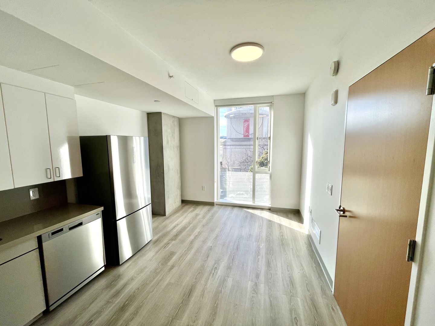 San Francisco Apartment: 200 Van Ness Avenue