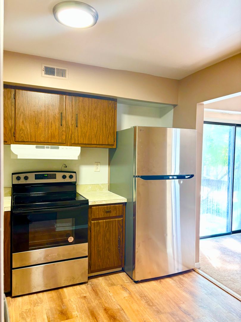 1 Bedroom, 1 Bathroom Condo located in the desirable Avon Village