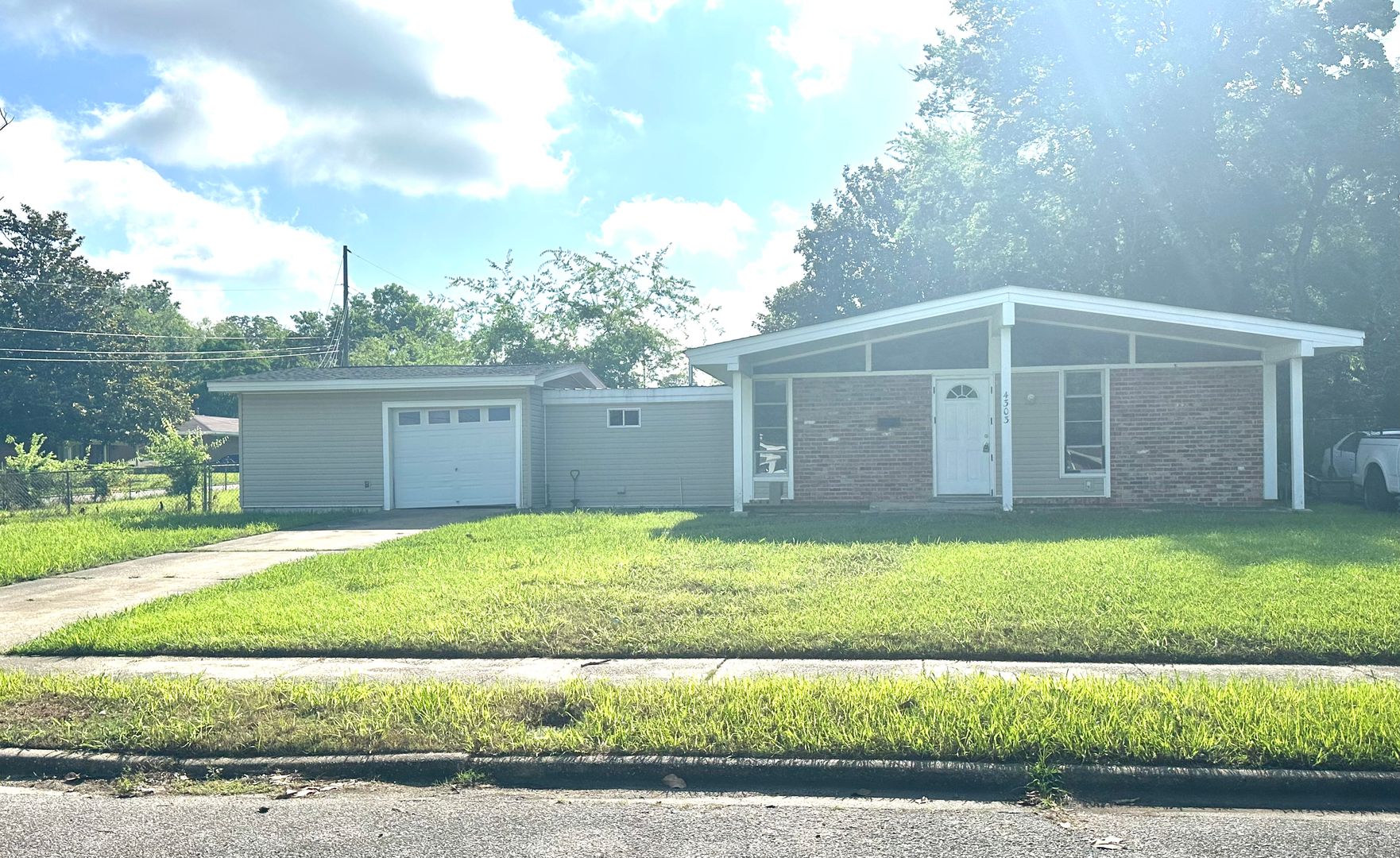 Montgomery House: 4303 Coventry Road
