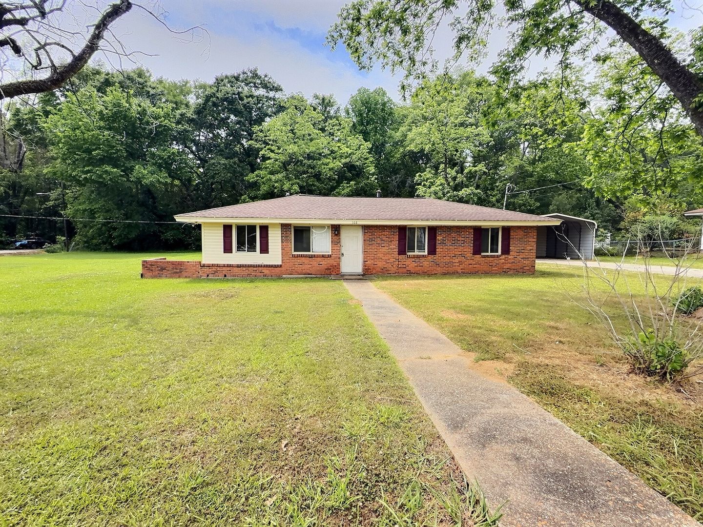 Montgomery House: 168 Grovewood Court