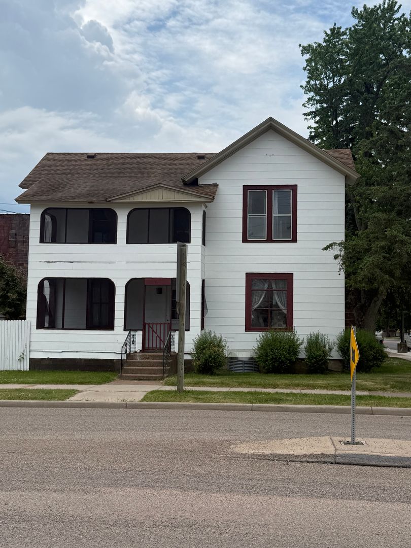 Chippewa Falls House: 822 N High St