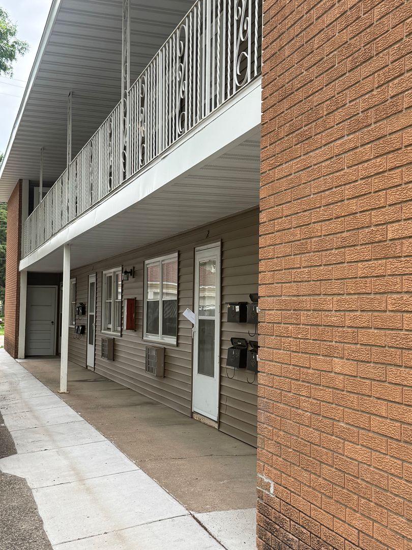 Eau Claire Apartment: 1038 Oxford
