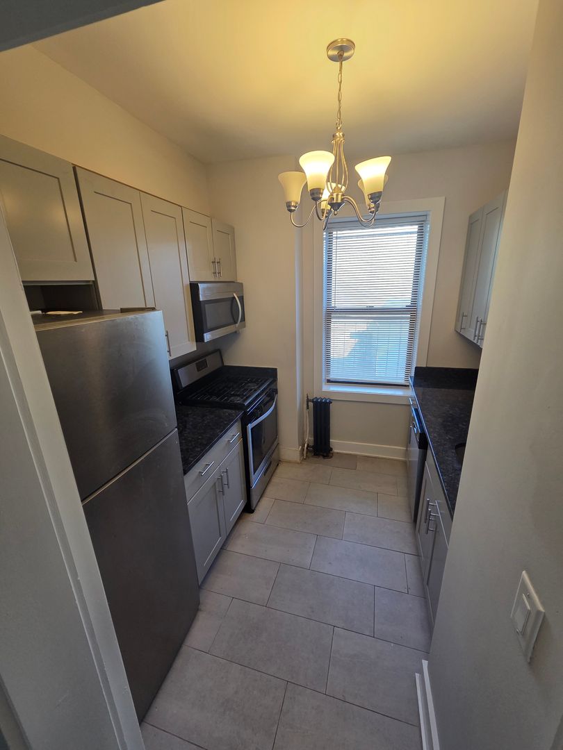 JERSEY CITY Apartment: 86-88 MANHATTAN AVENUE