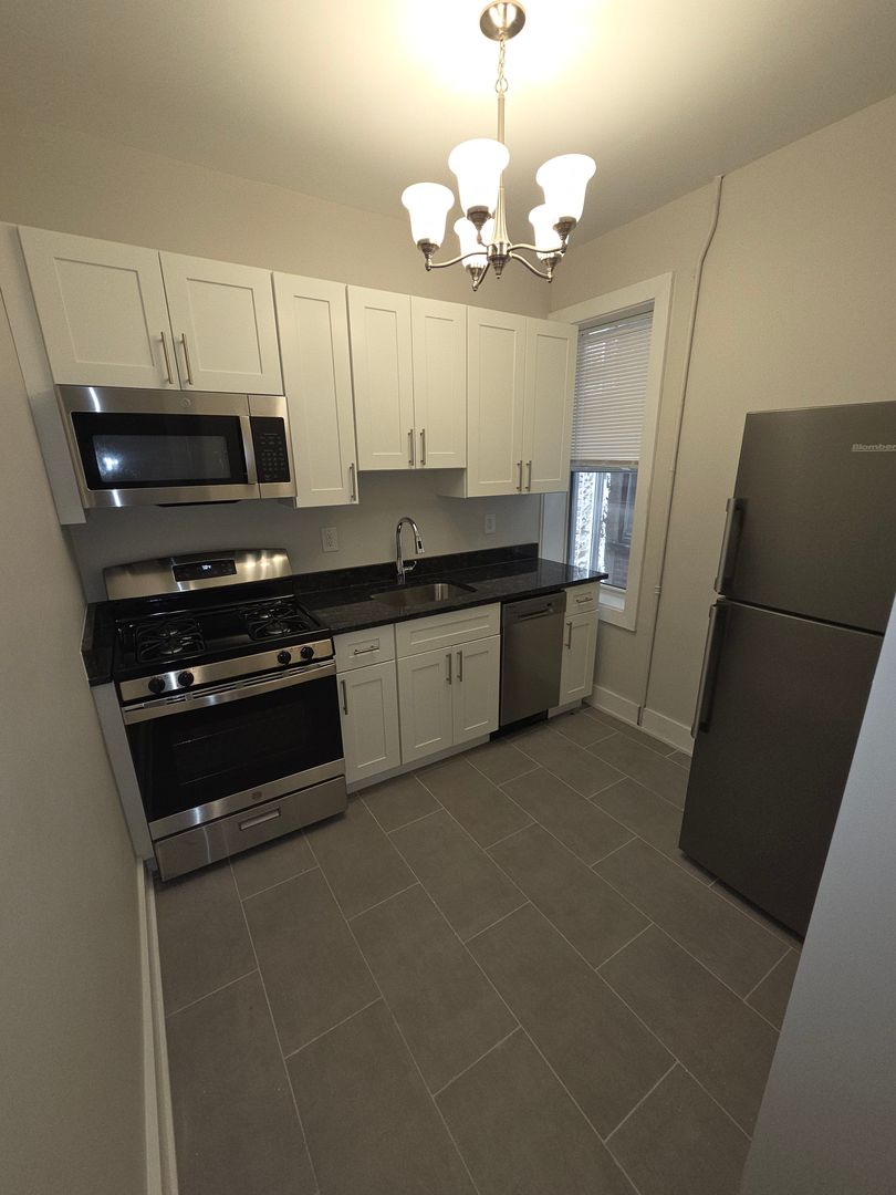 JERSEY CITY Apartment: 618-620 SUMMIT AVENUE