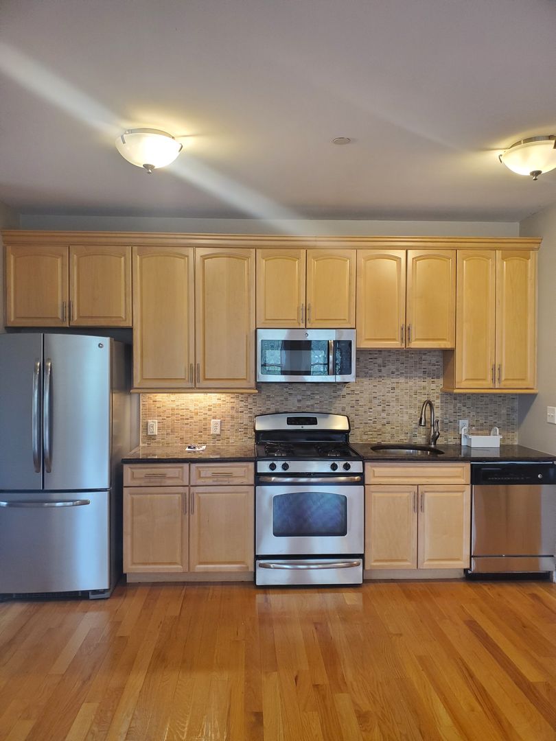 BAYONNE Apartment: 245-249 AVENUE E