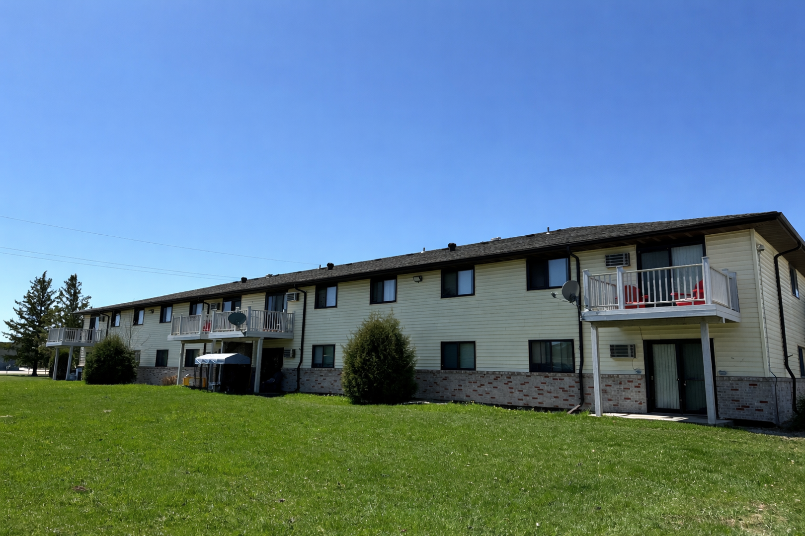 Roseau Apartment: 301 6th St SW