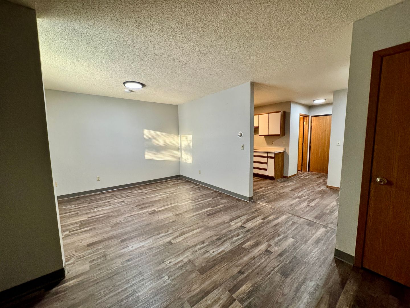 Roseau Apartment: 301 6th St SW