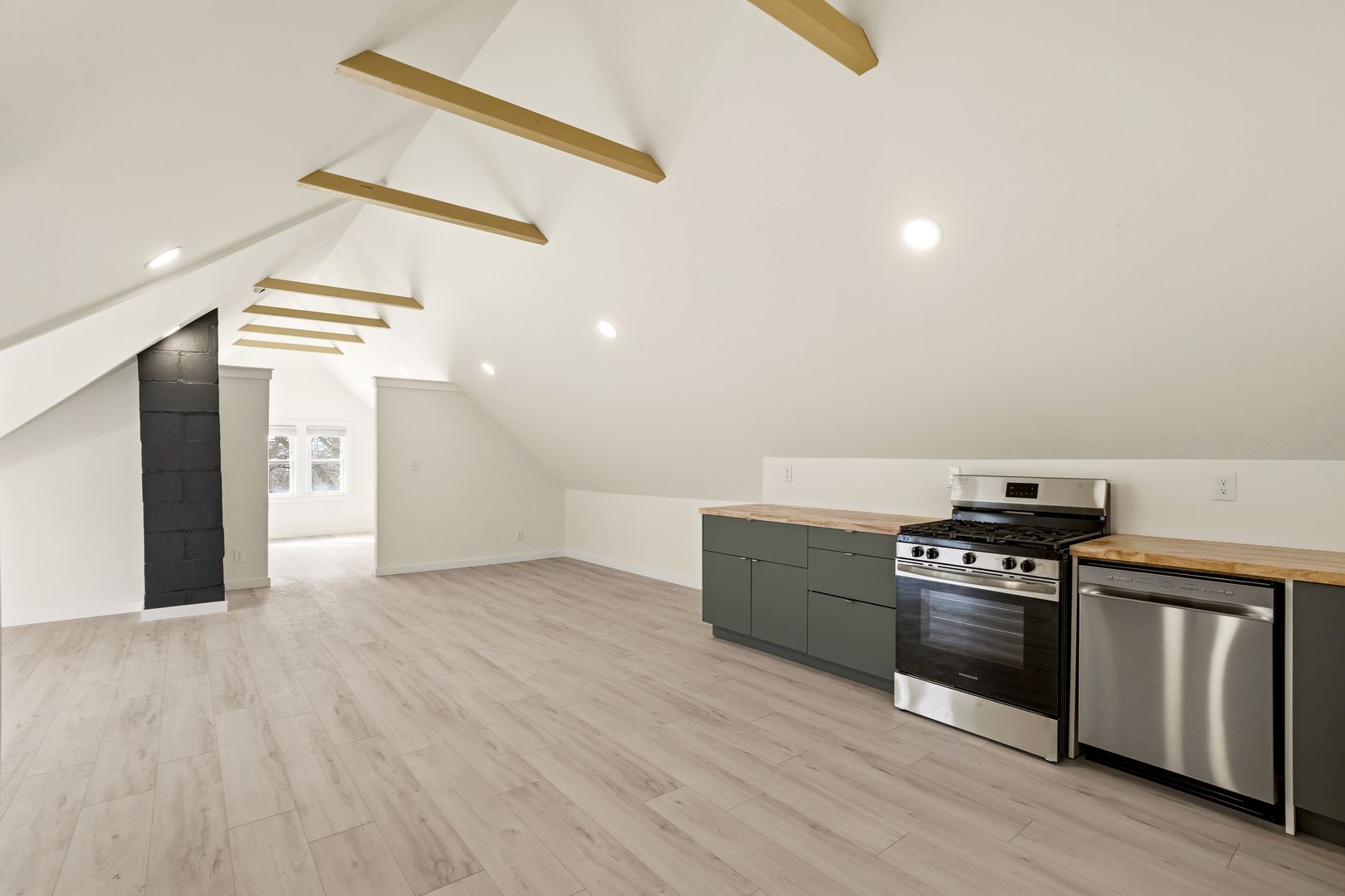 Milwaukee Multiplex: 3372A N Downer Ave