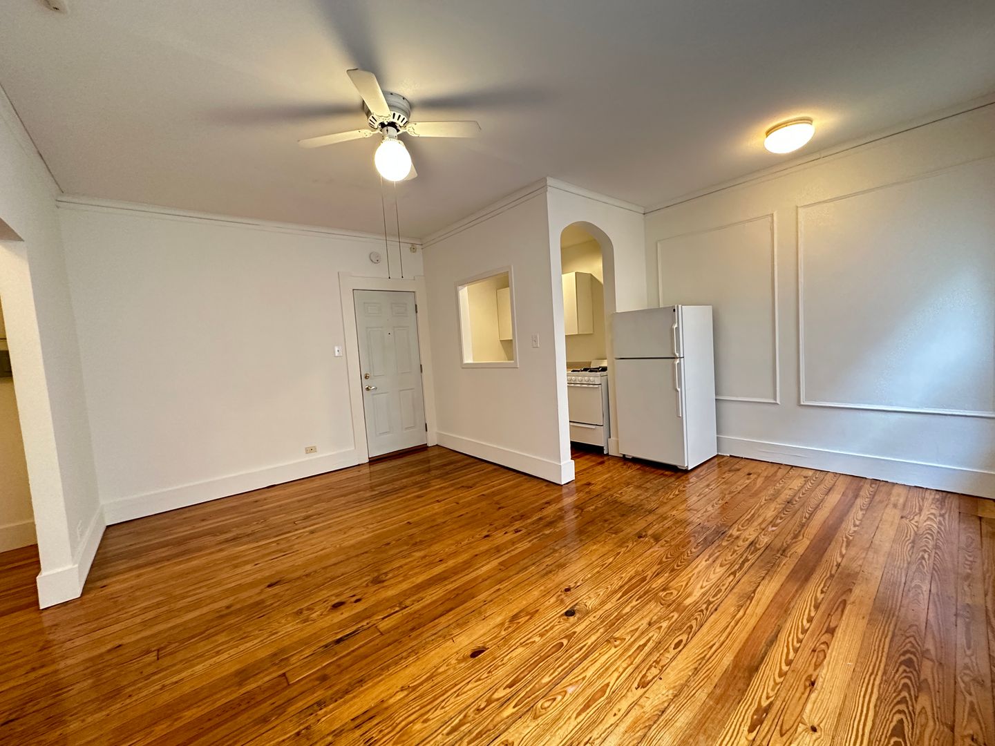 Chicago Apartment: 755 W Cornelia Ave