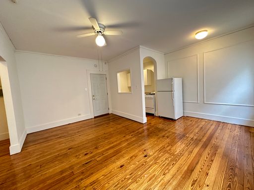Large Studio Apartment in Central Wrigleyville Location! – photo 1
