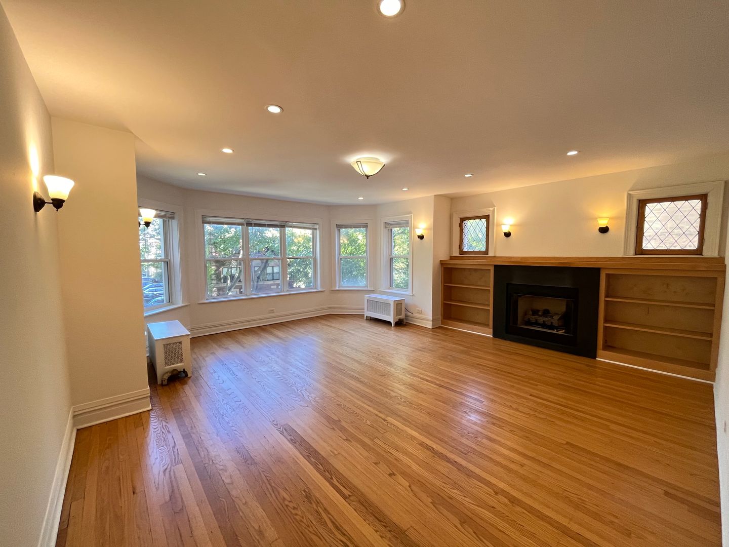 Chicago Apartment: 6150 N Hoyne Ave