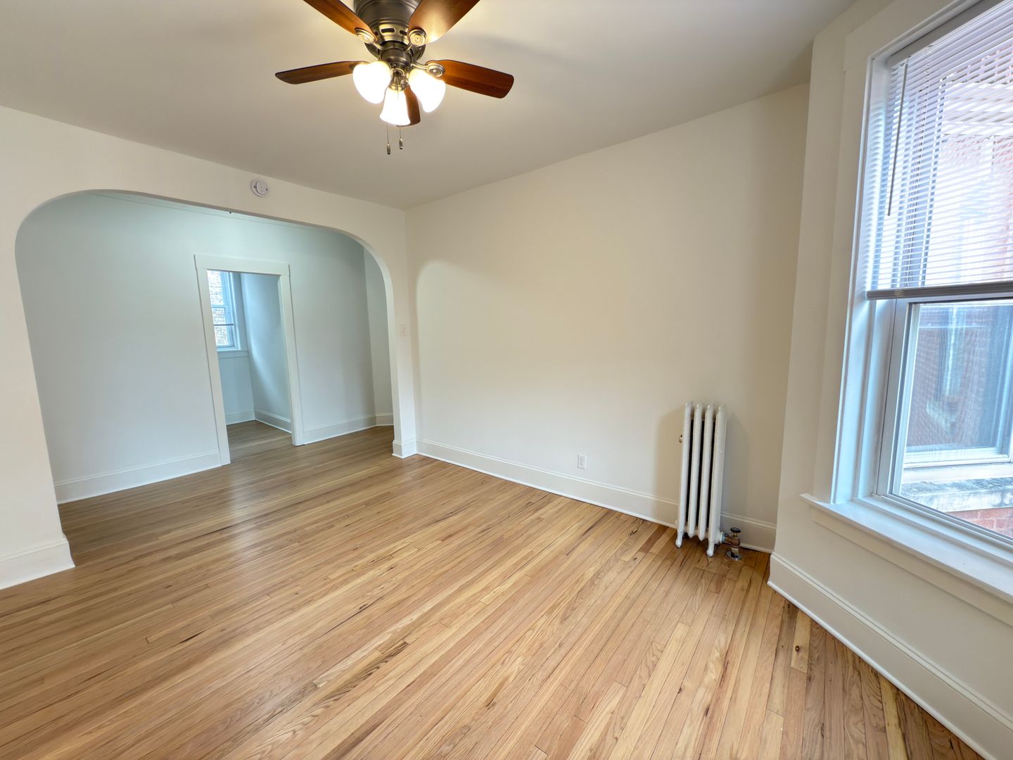 Chicago Apartment: 714 W Waveland Ave