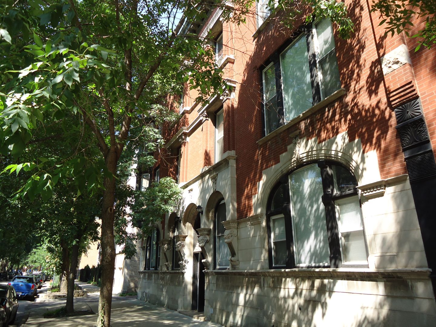 Chicago Apartment: 922 W Webster Ave