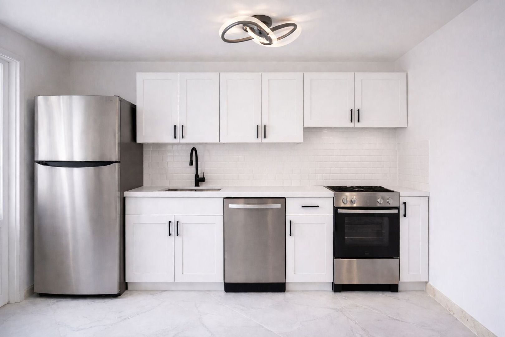 Chicago Apartment: 755 W Cornelia Ave