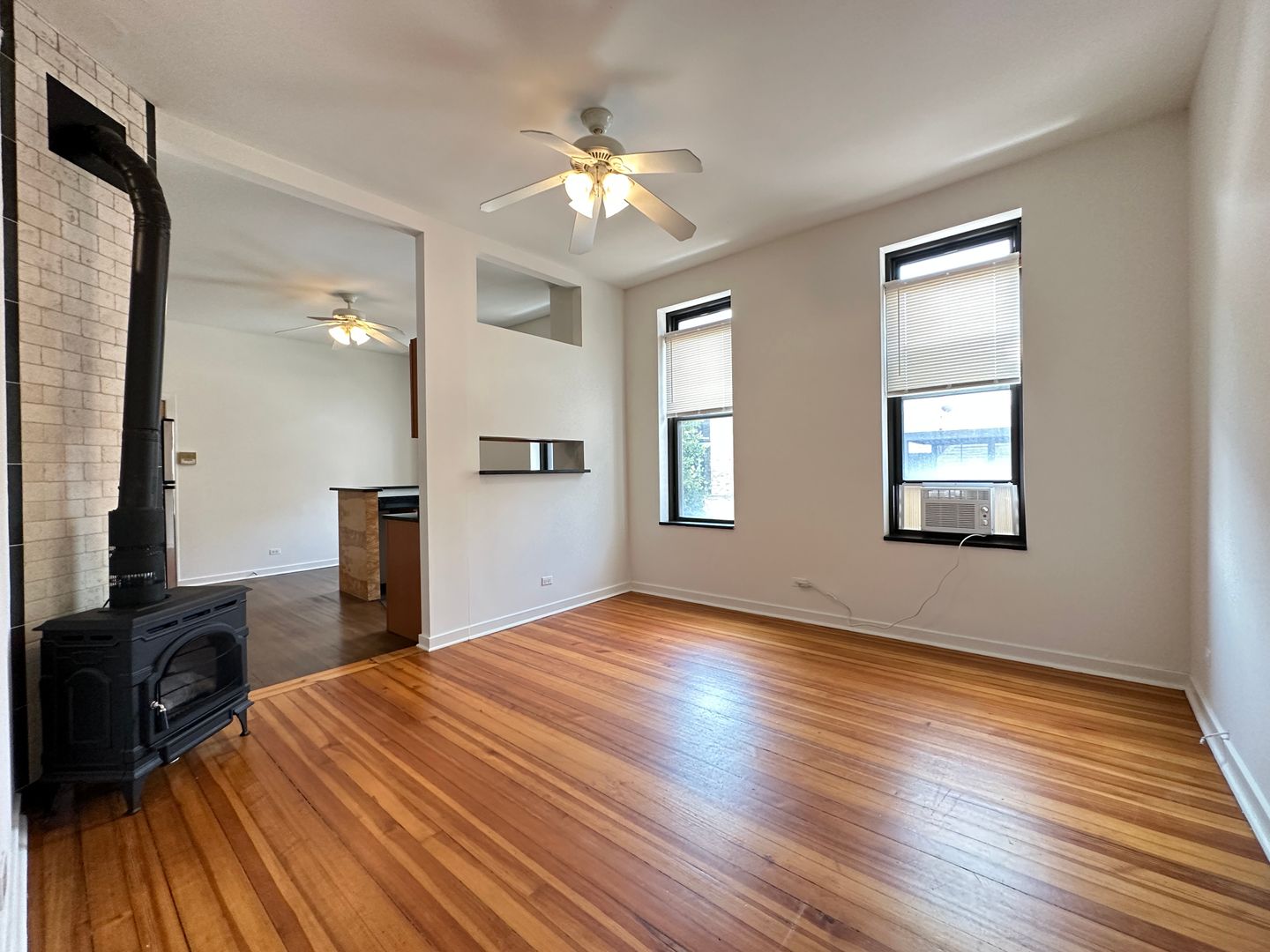 Chicago Apartment: 2118 N Damen Ave
