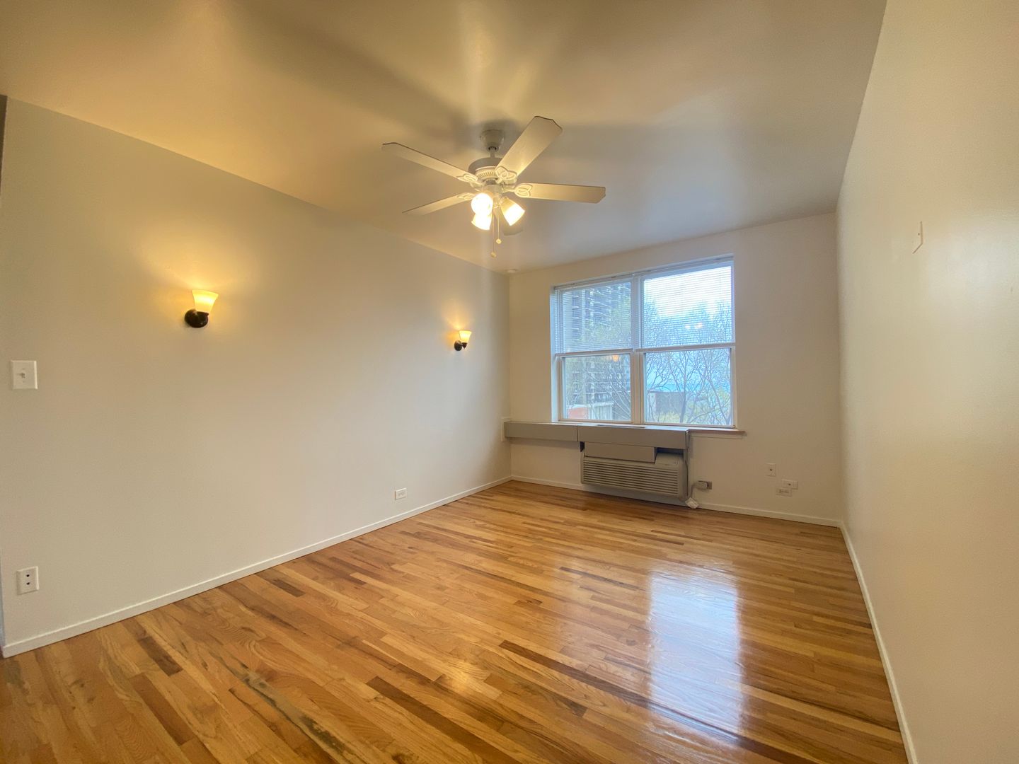 Chicago Apartment: 5959 N Kenmore Ave
