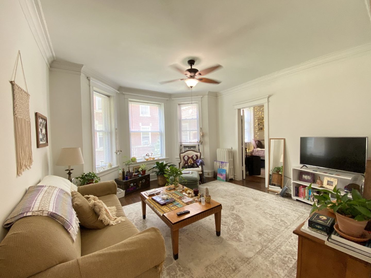 Chicago Apartment: 714 W Waveland Ave
