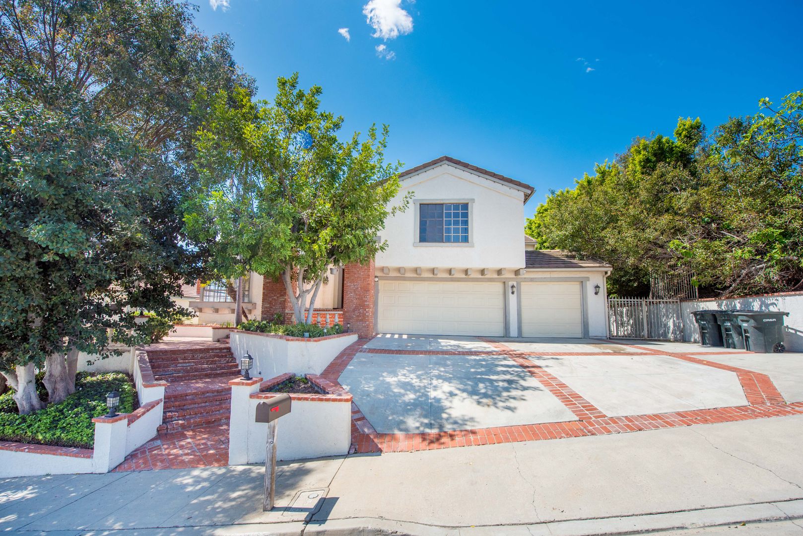 Orange House: 2274 North Rockridge Place