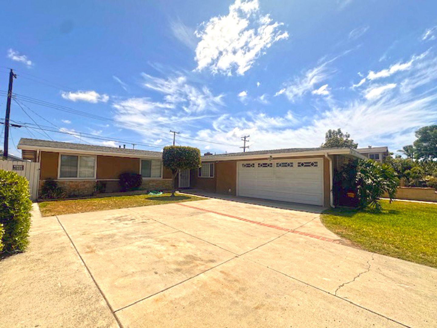 Santa Ana House: 909 S. Elliott Place