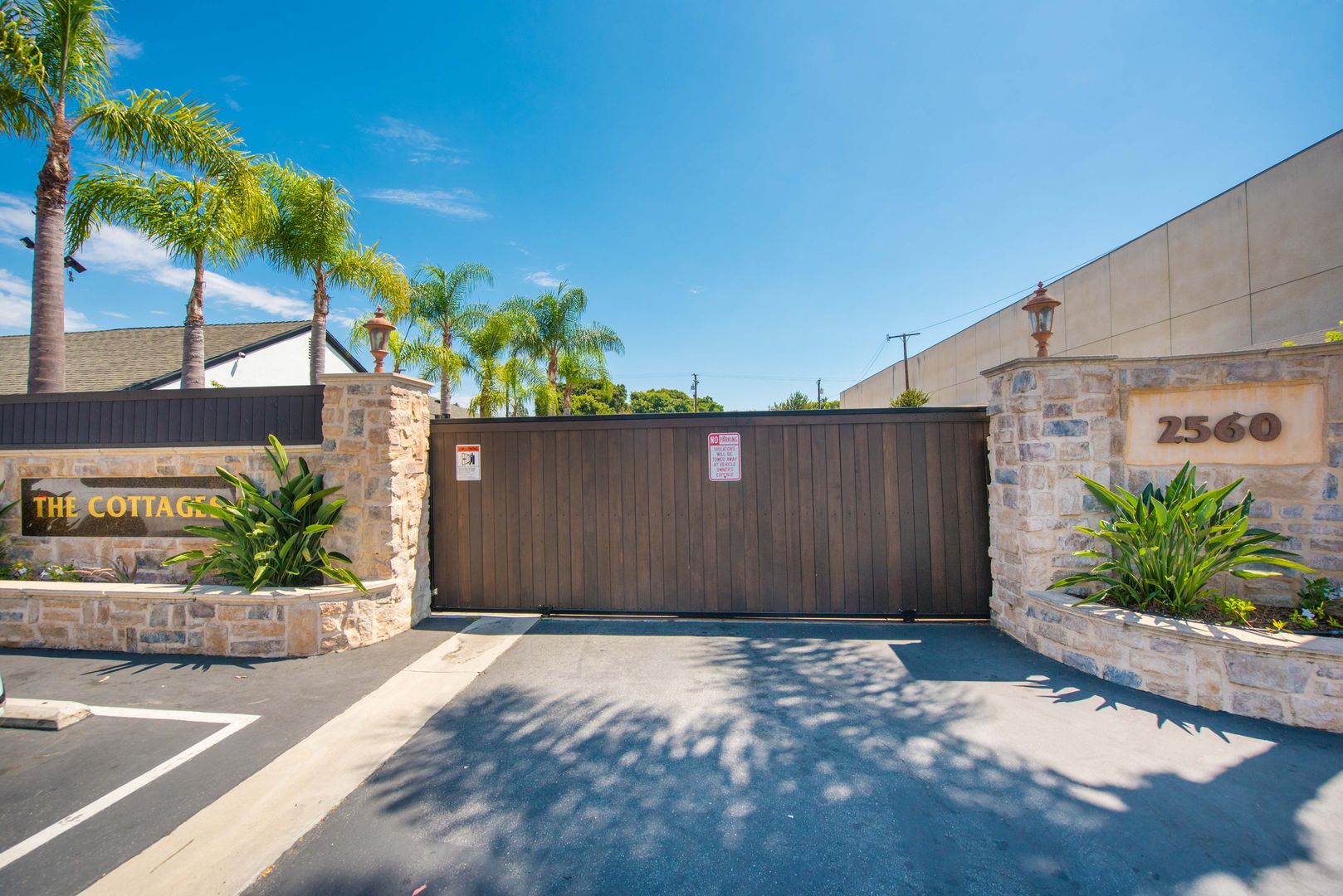 Costa Mesa Apartment: 2560 Newport Blvd.