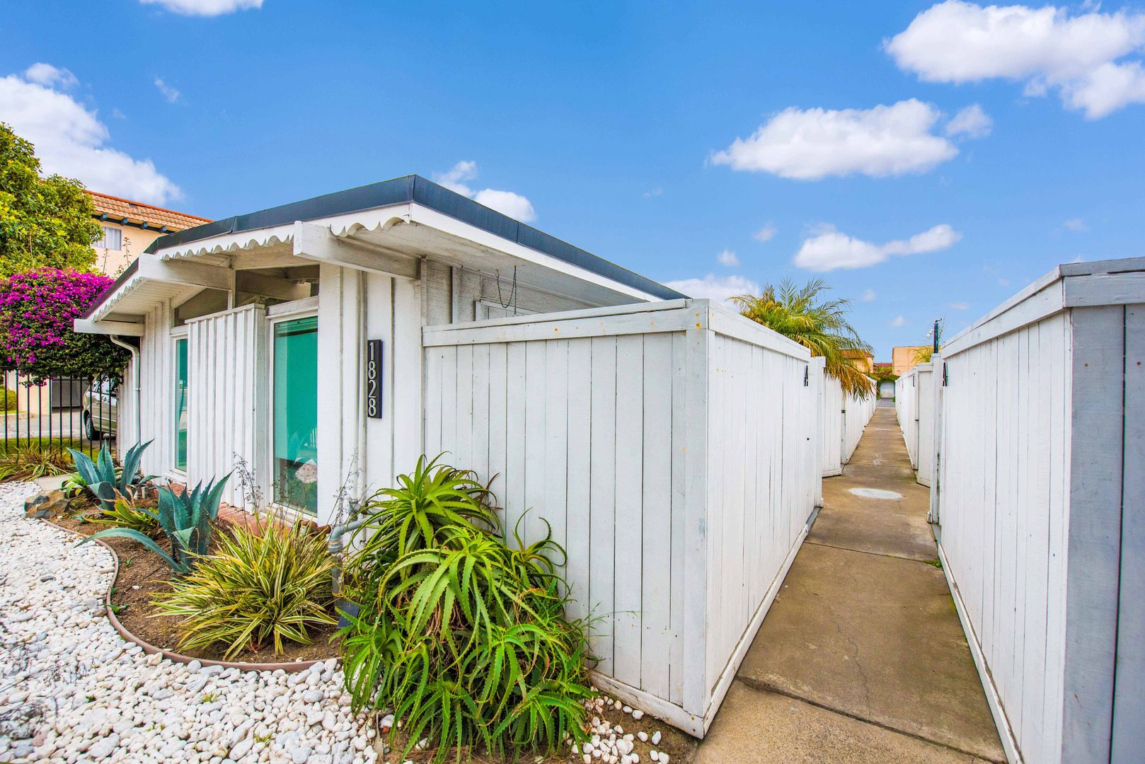 Costa Mesa Apartment: 1826-1828 Placentia Ave