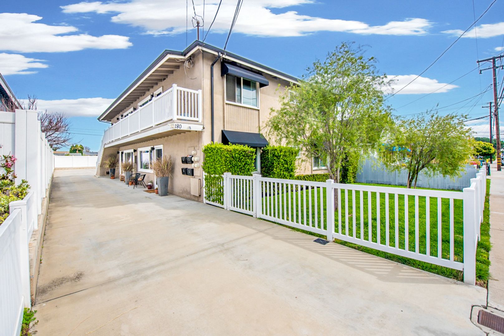 Costa Mesa Apartment: 180 Rochester Street