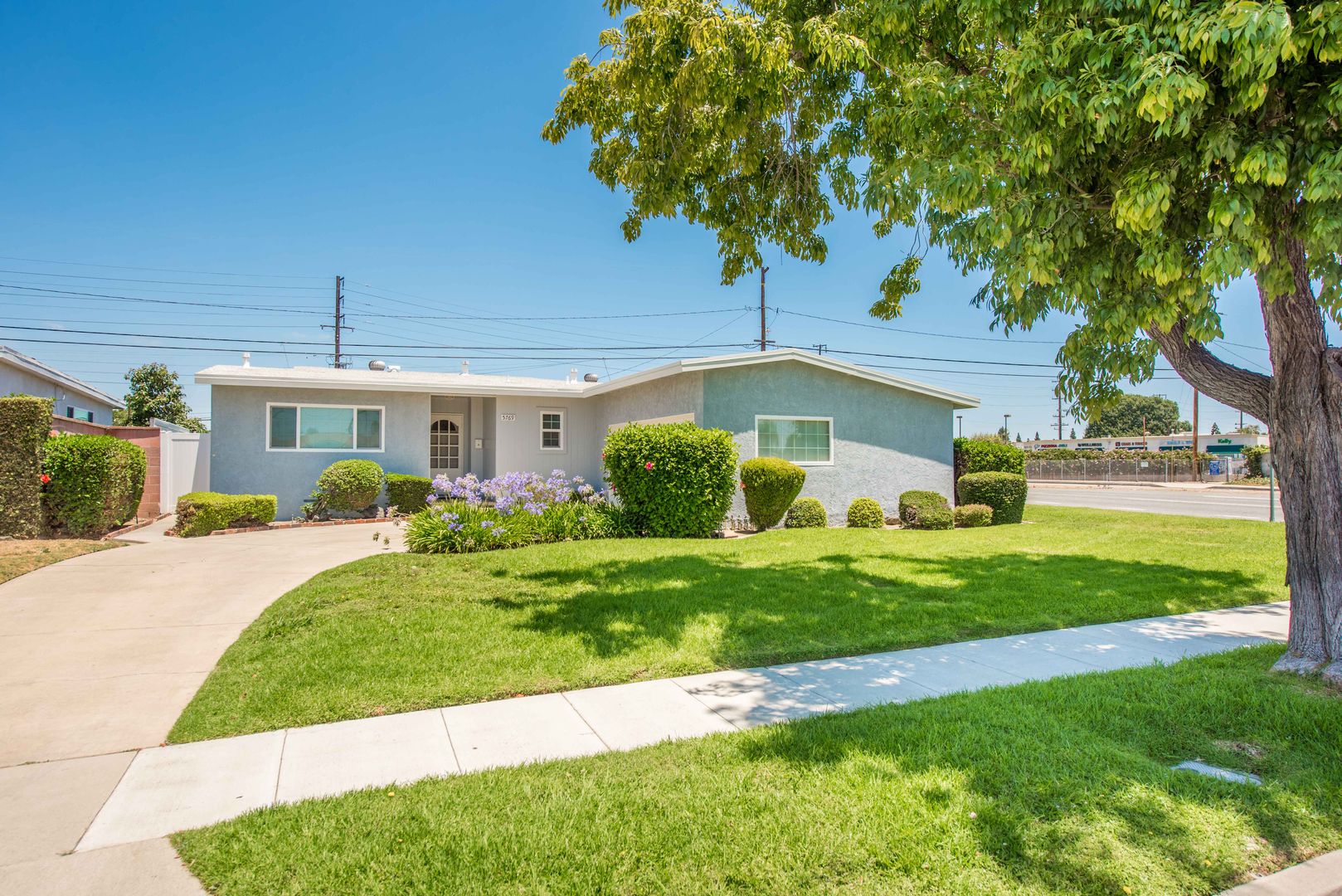Long Beach House: 5769 Oakbrook Street