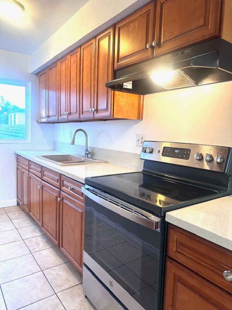 Santa Ana Apartment: 611 N. Garfield Street