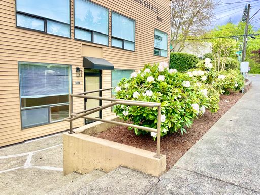 Premium Office Space in Laurelhurst – photo 1