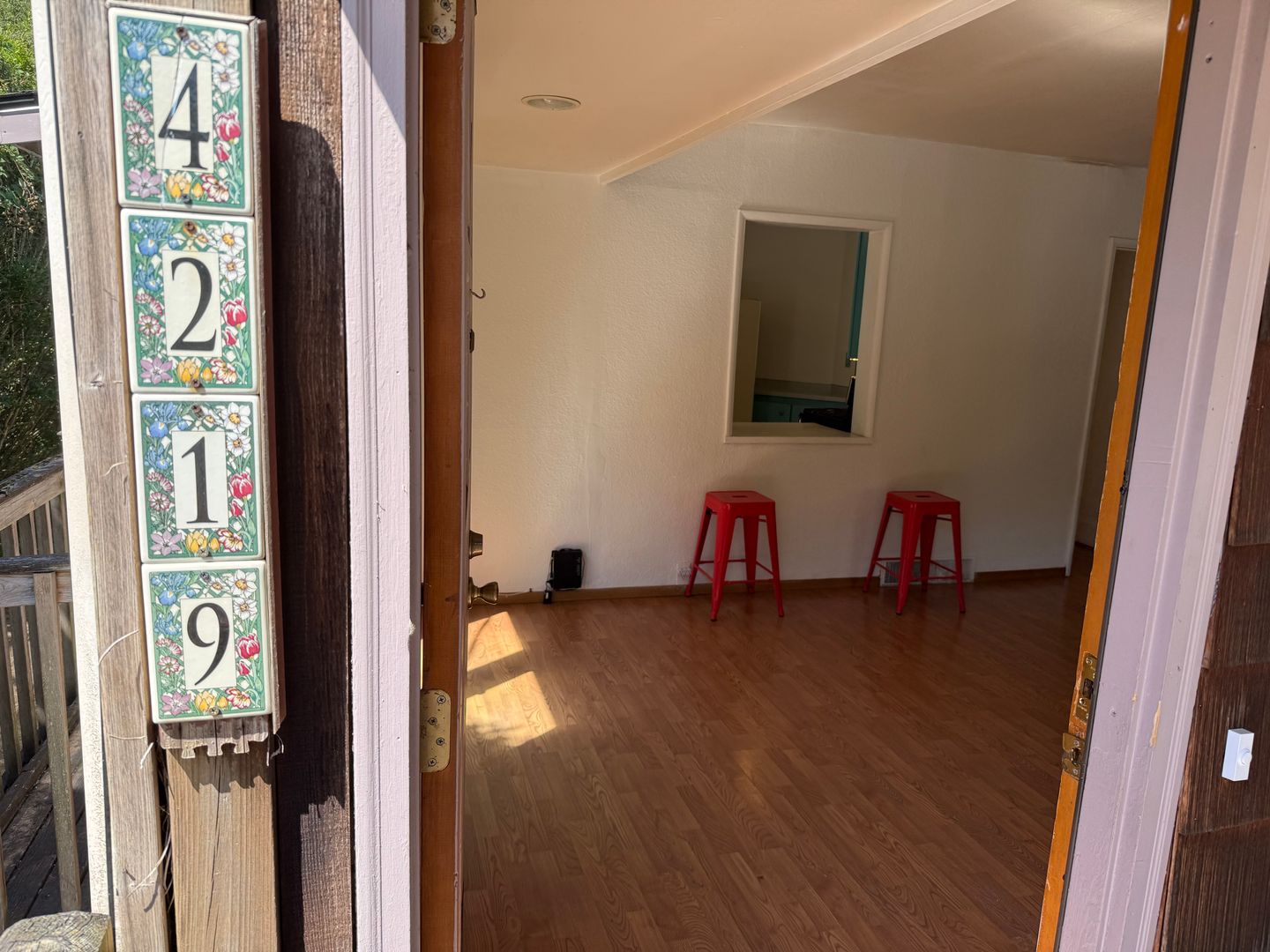 Seattle Apartment: 4219 43rd Avenue South