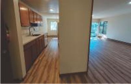 Spacious 2 Bedroom Renovate Apartment! – photo 1