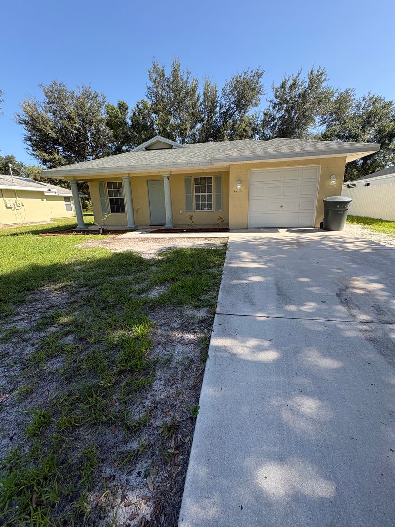 Fort Myers House: 4316 New York Avenue