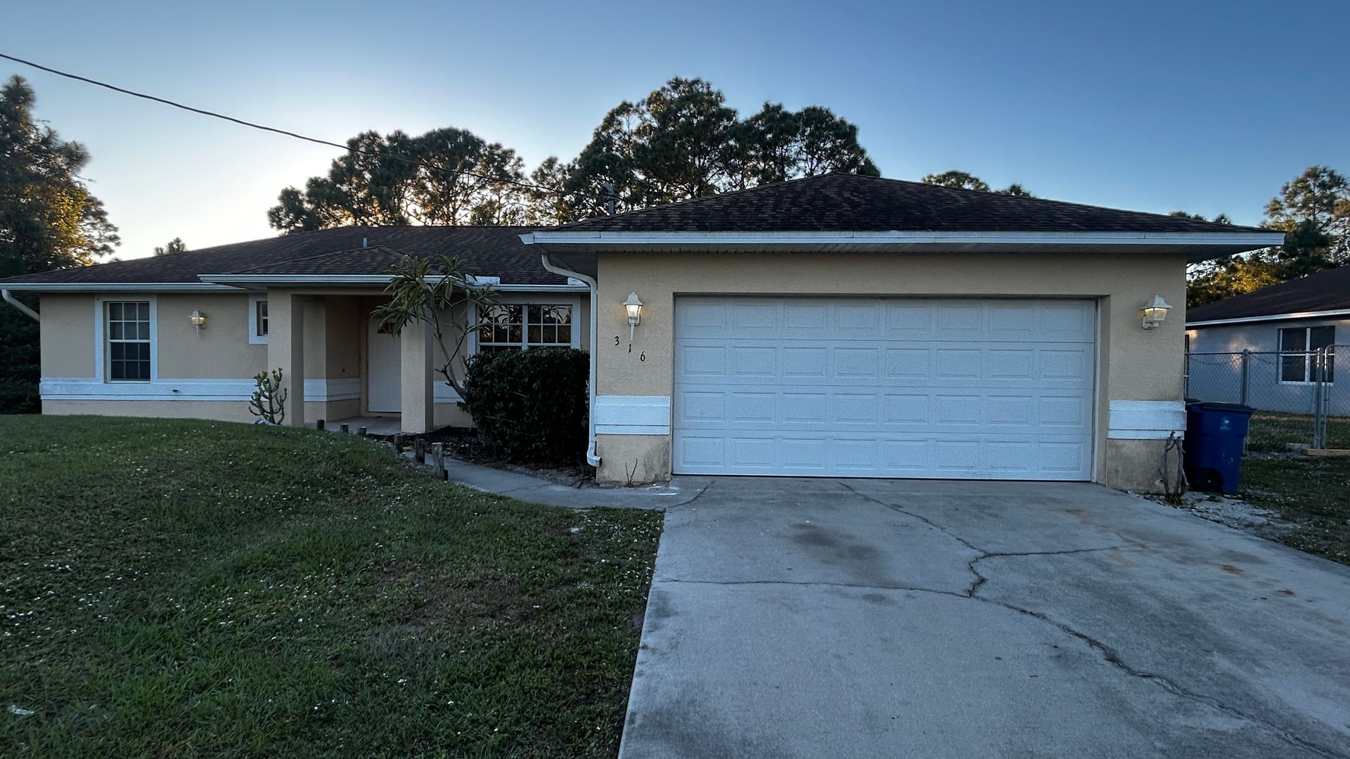 Lehigh Acres House: 316 Lloyd Avenue S